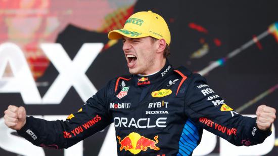 El piloto holandés de Red Bull Racing, Max Verstappen, celebra en el podio del Gran Premio de Fórmula 1 de Sao Paulo, el 3 de noviembre de 2024.