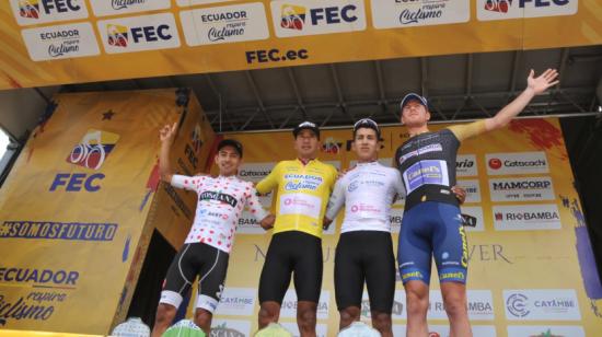 Los ganadores de la anterior edición de la Vuelta al Ecuador, el 30 de septiembre de 2023.