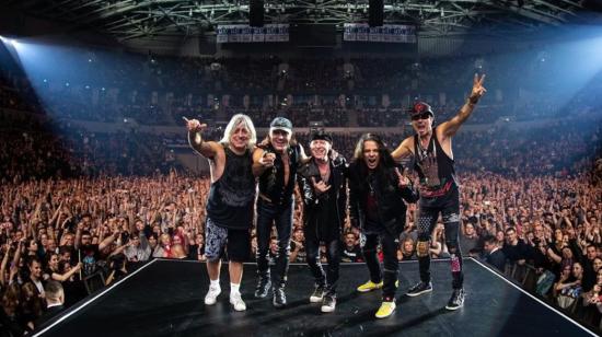 Los músicos de Scorpions en un concierto