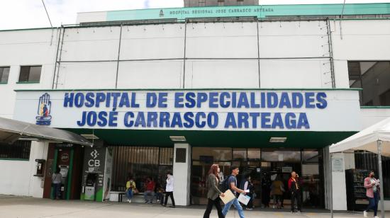 Fachada del Hospital de Especialidades José Carrasco Arteaga, del IESS, en Cuenca. Foto de enero de 2024.