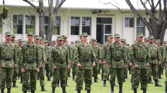 Grupo de reservistas que iniciaron este 19 de noviembre el reentrenamiento en las Fuerzas Armadas.