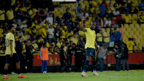 Enner Valencia festeja uno de los goles de Ecuador en la victoria ante Bolivia, en el estadio Banco Pichincha de Guayaquil, el 14 de noviembre de 2024.