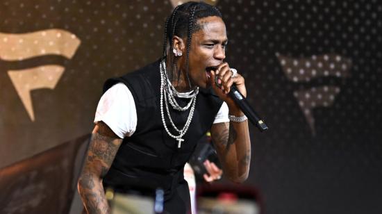 Travis Scott se presenta en el escenario del Fanatics Fest NYC, 17 de agosto de 2024.