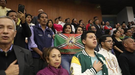 Ciudadanos de Santo Domingo de los Tsáchilas llegaron este 21 de noviembre a la Asamblea Nacional.