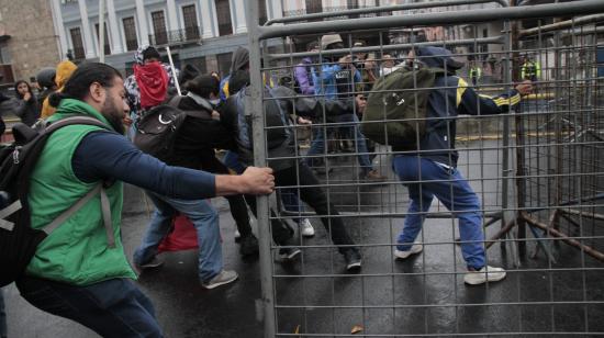 Marcha de organizaciones sociales en Quito este 21 de noviembre de 2024.