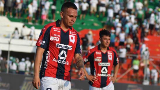 Los jugadores de Deportivo Quito durante el partido ante Liga de Portoviejo, en el estadio Reales Tamarindos, el 24 de noviembre de 2024.