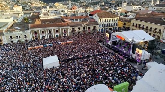 El masivo concierto en la plaza San Francisco de Quito se suspendió por disturbios.