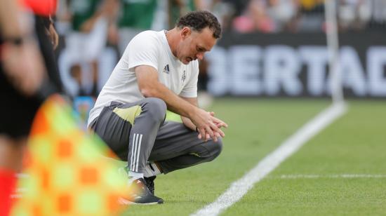 El entrenador de Atlético Mineiro, Gabriel Milito, durante la final de la Copa Libertadores ante Botafogo en el estadio Más Monumental en Buenos Aires, el 30 de noviembre de 2024.