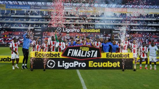 Los jugadores de Liga de Quito festejan luego de convertirse en finalistas de la LigaPro, el 1 de diciembre de 2024.