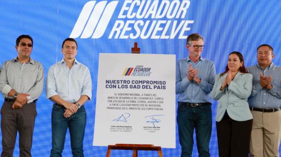 El presidente Daniel Noboa y el Ministro de Finanzas, Juan Carlos Vega, en un evento el 4 de diciembre de 2024.