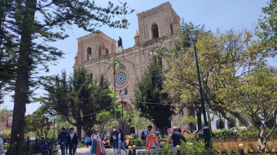 La Catedral de la Inmaculada Concepción, en el Parque Calderón de Cuenca