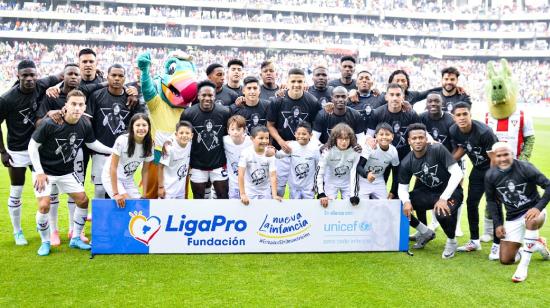 Equipo de Liga de Quito, antes del partido con Independiente del 7 de diciembre, en el estadio Rodrigo Paz Delgado.