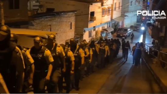 Cerca de 300 policías participaron en la intervención del cerro El Carmen.