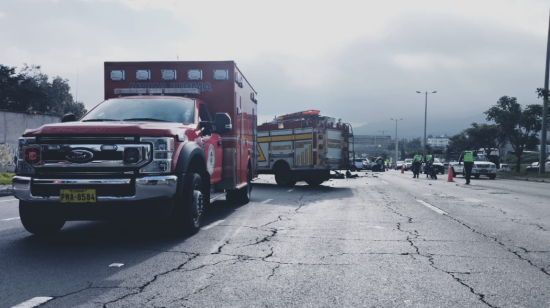 Vehículos de bomberos en accidente de tránsito