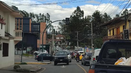 Semáforos apagados por los cortes de luz en Cuenca.