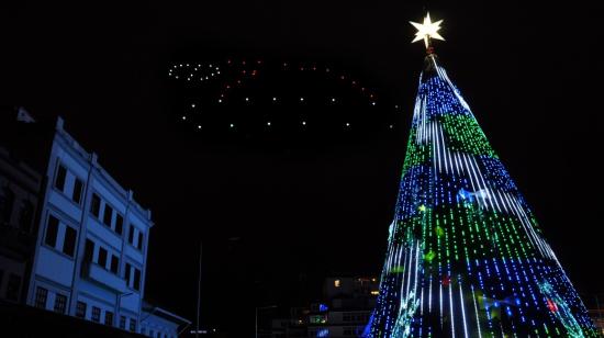 Encendido del arbol de navidad más grande del Ecuador en Cuenca, el 8 de diciembre de 2024.