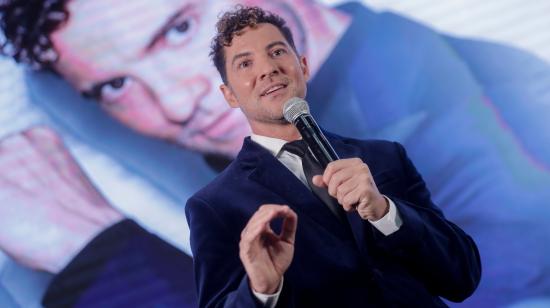 David Bisbal, habla durante una rueda de prensa en la Ciudad de México, 11 de diciembre de 2024.