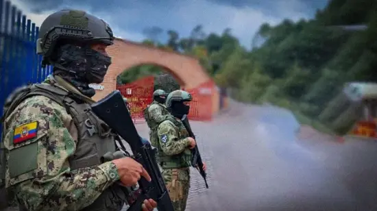 Imagen referencial de militares desplegados en las calles por estado de excepción en Ecuador.