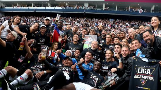 Los jugadores de Liga de Quito celebran el título de la LigaPro, el 14 de diciembre de 2024.