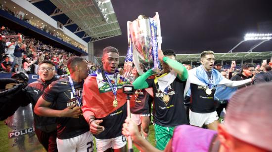 Los jugadores de Liga de Quito, durante el festejo de su titulo de la LigaPro, este sábado 14 de diciembre de 2024.