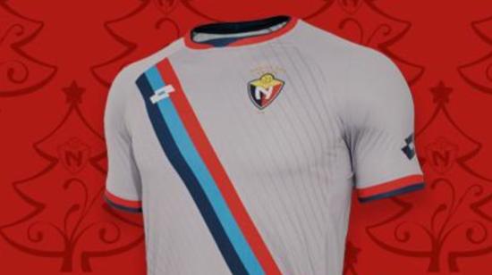 Camiseta publicada por El Nacional para anunciar la preventa de la prenda para Copa Libertadores 2025.