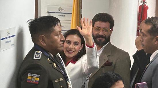 La vicepresidenta suspendida, Verónica Abad, a su salida de la Unidad Judicial La Mariscal, del norte de Quito, este 18 de diciembre de 2024.