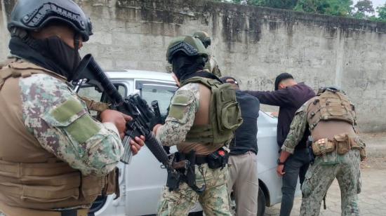 Imagen referencial de un control militar en las calles de Ecuador.