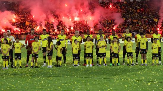 Los jugadores de Barcelona SC luego de su presentación en la Noche Amarilla 2024, en Quito, el sábado 24 de febrero.