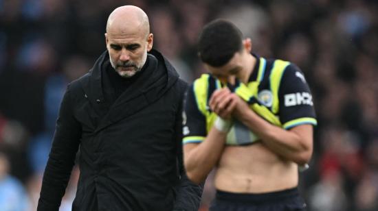 Pep Guardiola y Phil Foden después de la derrota ante el Aston Villa por Premier League, 21 de diciembre de 2024.