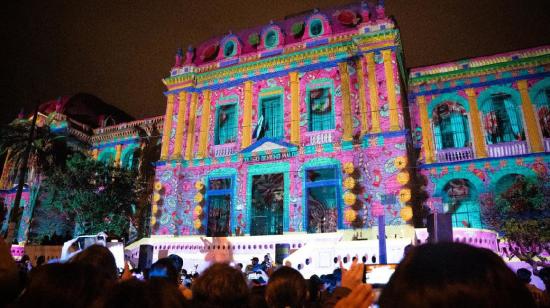 Proyección de mapping en el colegio Benigno Malo, en Cuenca, el 9 de diciembre de 2024.