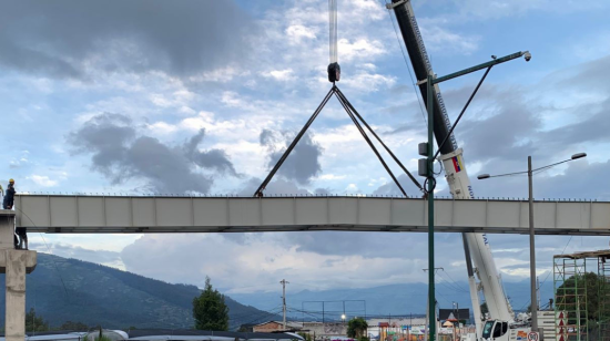 Trabajos en el puente elevado en la zona del Puente 8 de la Autopista General Rumiñahui, el 8 de diciembre de 2024.