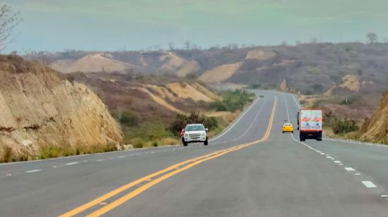 Imagen referencial de una carretera en Ecuador.