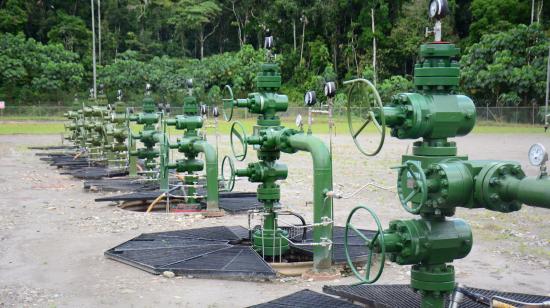 Foto referencial de pozos petroleros en los campos de Petroecuador, el 28 de junio de 2024.