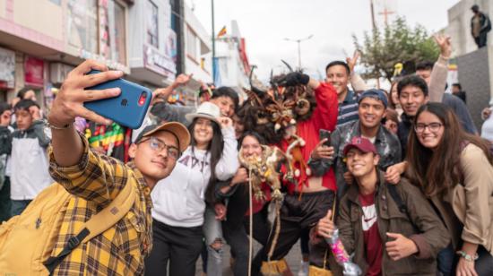 Turistas participaron de la Diablada de Píllaro, en Ecuador, el 2 de enero de 2025.