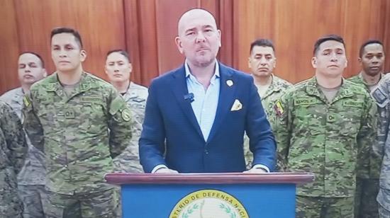 Gian Carlo Loffredo, ministro de Defensa, en una rueda de prensa junto a las Fuerzas Armadas, 6 de enero de 2025.