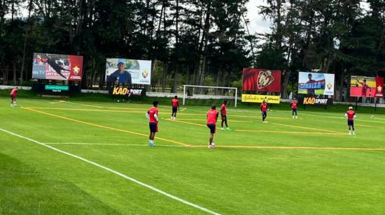 Los jugadores de El Nacional durante el entrenamiento del 4 de enero de 2024, en el Complejo de Tumbaco.