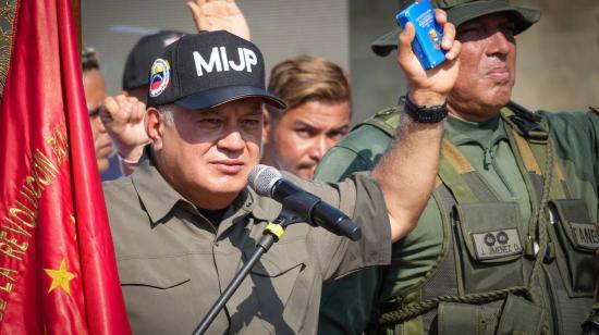 Fotografía publicada en la cuenta oficial en Telegram del programa 'Con el Mazo Dando' dirigido por el ministro del Interior de Venezuela, Diosdado Cabello, en un evento en el que tomó juramento a colectivos que prometieron "defender la patría", el 7 de enero de 2025.