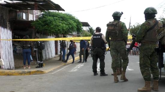 El Bloque de Seguridad inspecciona el 9 de enero de 2025 una recicladora de Portoviejo, donde hubo un ataque armado en la víspera.