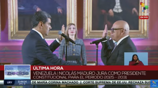 Nicolás Maduro jura como presidente de Venezuela para el periodo 2025-2031 ante el el presidente de la Asamblea Nacional Jorge Rodríguez, en Caracas, el 10 de enero de 2025.