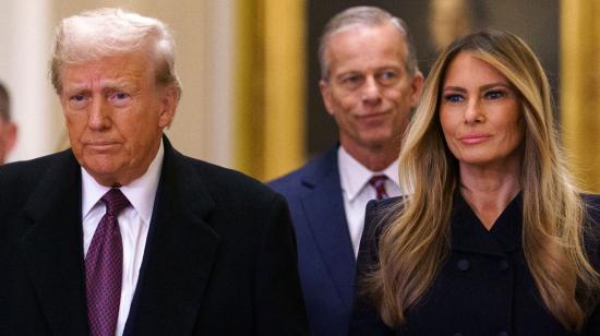 El presidente electo de Estados Unidos, Donald Trump, y Melania Trump llegan al Capitolio en Washington, el 8 de enero de 2025.