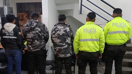 Policías fueron aprehendidos tras un operativo en la cárcel de Latacunga, Cotopaxi, el 15 de enero de 2025.