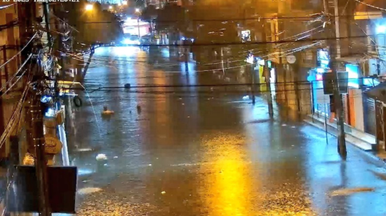 Calle inundada por lluvias