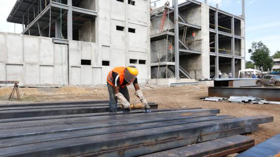 Construcción del centro de Recursos para el Aprendizaje (CRAI) en la Universidad de Machala. Machala, 17 de enero de 2025