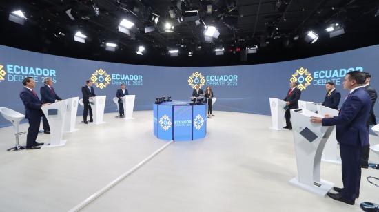 Primer bloque de candidatos en el debate presidencial 2025. Quito, 19 de enero de 2025