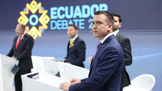 Los candidatos Henry Kronfle, Felipe Tillería, Juan Cueva y Daniel Noboa durante el debate presidencial del 19 de enero de 2024.