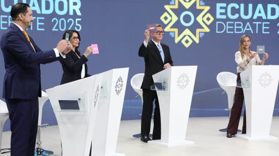 Enrique Gómez, Luisa González, Carlos Rabascall y Andrea González, durante el debate presidencial del 19 de enero de 2025.