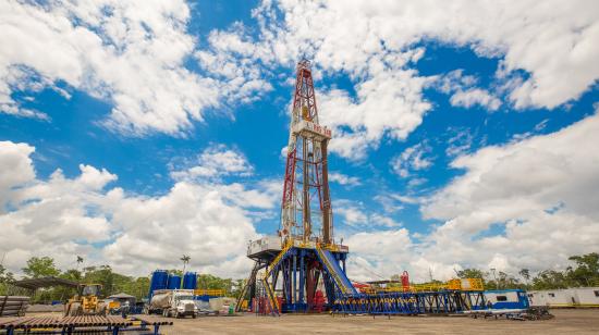 Torre petrolera en el campo petrolero Sacha, ubicado en la Amazonía ecuatoriana, el 20 de octubre de 2021.