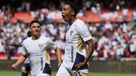 Daniel de la Cruz festejando su gol ante Delfín por LigaPro, 8 de marzo de 2025.