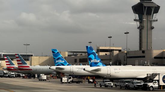 Imagen referencial de los aviones de JetBlue en el aeropuerto de Los Ángeles, Estados Unidos, 28 de marzo de 2025.