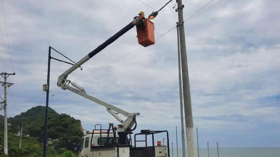 Trabajos realizados por CNEL en Manabí, este 23 de abril de 2025.